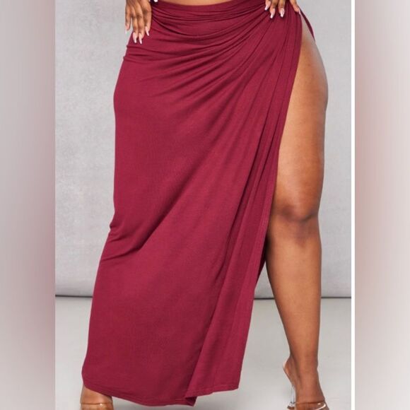 PrettyLittleThing Dresses & Skirts - Pretty Little Things Plus Burgundy Jersey Thigh Split Midi Skirt NWT. SZ 16